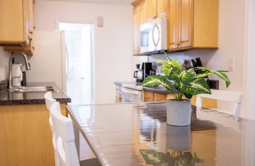 Forestview Condo | Stylish 2-Bedroom Condo – Easy Drive to Downtown Chicago & Midway Airport