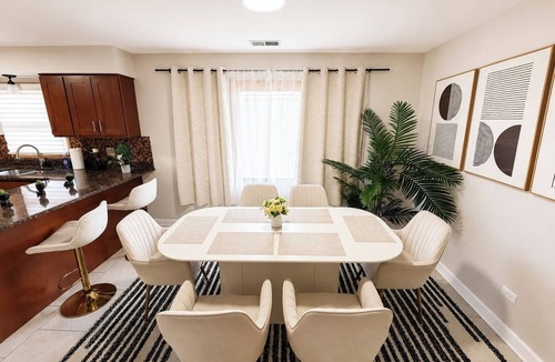 Dunning Apartment | Stylish 3BR Apt | Gym and Workspace | Near O’Hare