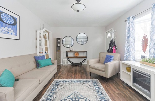 Georgetown House | Stylish Renovated 5-bedroom house in South Bend