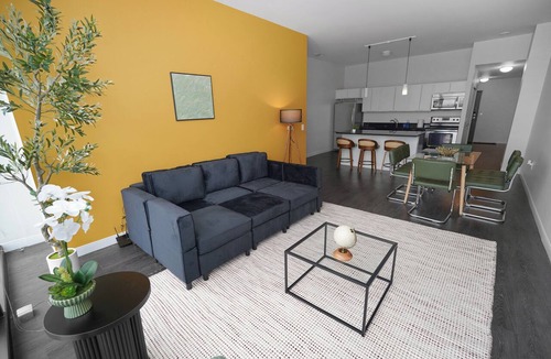 Westown Hotel | Stylish Westown 2BR Retreat 10 min to Fiserv Forum