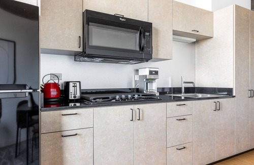 River North Apartment | Suave Lincoln Park Studio w/W/D, Patio, walk to L, by Blueground (ID #CHI328)