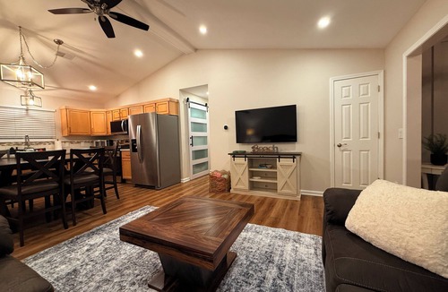 Silver Lake Cottage | Summer Cottage Sleeps 8 Pool Bikes Walk to Beach Tennis Flora Dale