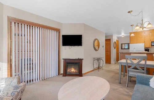 Egg Harbor Condo | SUMMER SPECIAL! DOOR COUNTY GETAWAY @ LANDMARK RESORT - Cozy 1 BR. WOODVIEW