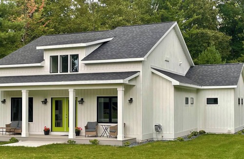 Traverse City House | SUMMER SPECIAL! June 29-July 2/Aug 17-20/Aug 24-Sept 2! Slps 10 SUPER CLEAN!