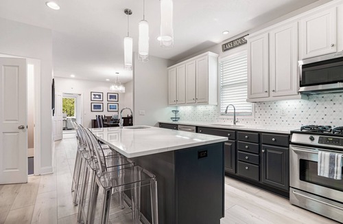 Union Pier House | Sun's Up-Bar Down! Hot Tub, Putting Green, Fire Pit, 8 Min Walk to 2 Beaches!