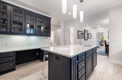 Union Pier House | Sun's Up-Bar Down! Hot Tub, Putting Green, Fire Pit, 8 Min Walk to 2 Beaches!