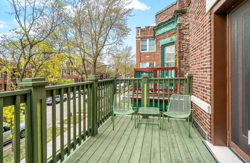 Edgewater Apartment | Sunny Andersonville Retreat - 2BD-1BTH + Office