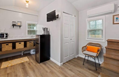 Notasulga Cabin | Sunrise Cozy Tiny House. 15 minutes from Auburn University, Bucee's & Walmart