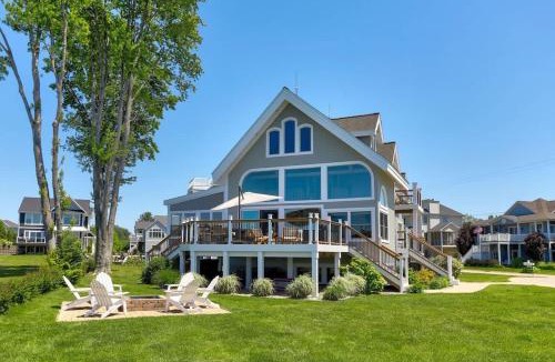 Miami Park House | Sunset Haven with Hot Tub Lake Michigan Views Family Friendly