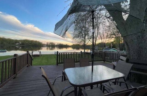 Clare Cottage | Sunset Shores #4- Fishing : Lakefront Living: Your Summer Fishing Getaway Awaits!