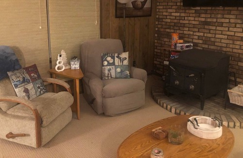 Gladwin House | SuPAR Chalet -Rustic & Cozy Retreat