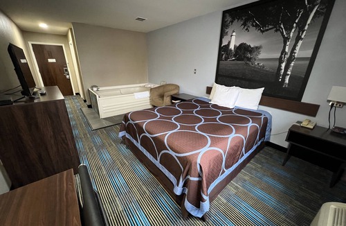 Escanaba Hotel | Super 8 by Wyndham Escanaba
