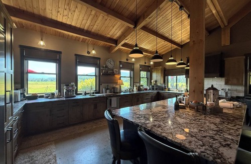 Monroe House | Superb 6-bedroom Estate in Monroe perfect for family getaways