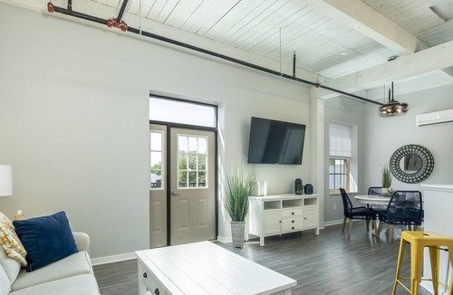 Lowell Condo | Superior Loft- Downtown - Balcony