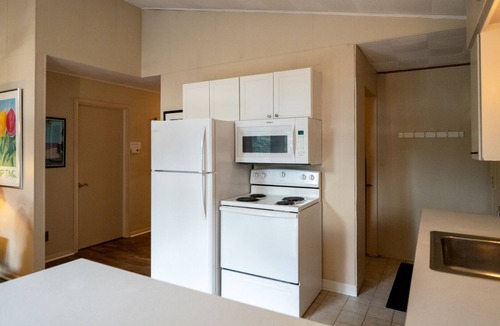 Holland Cottage | Sweet 3 bedroom Cottage Near Lake Michigan Beach!