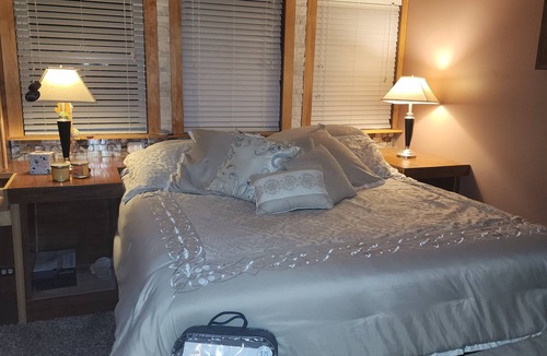 Niles Bed & Breakfast | The 3R Bed N Breakfast PER ROOM price