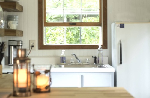 Williams Bay House | The Bay Tiny House - Romantic Hideaway