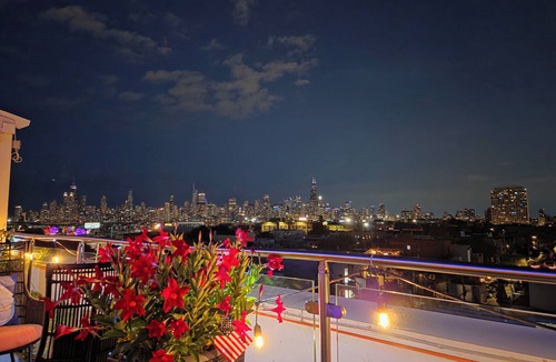 Whiting Apartment | The Beach Loft - 5 min from Whihala Beach, 30 min. from Chicago Navy Pier