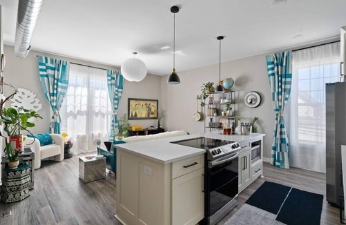 Fifth Ward House | The Bentley - Frida's Reign, Heart of Walkers Point w/Garage,Yard