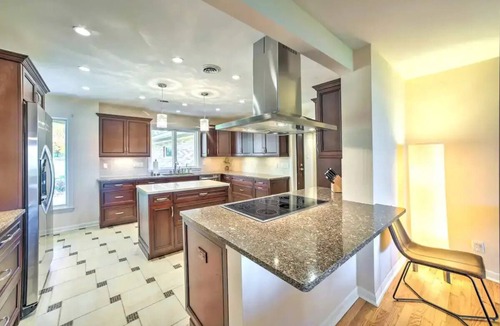 Riverside House | The Blue Heron on Lake Michigan, private beach, hot tub, indoor fireplace, and outdoor fire table. Fully stocked home including beach towels and chairs. Great house for summer vacations and NOTRE DAME game weekends.