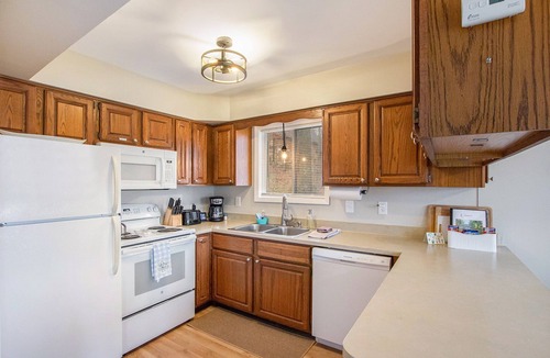 Bitely Cottage | The Blue Perch- Pet Friendly Cottage with Hot Tub