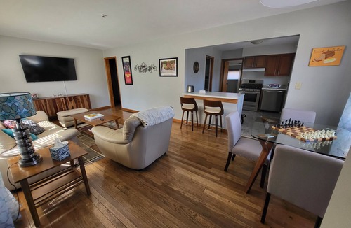 Bloomington House | The Bread & Butter-Near IU-2 Kings-1 Qu.-7 Parking Spaces and Bicycles!