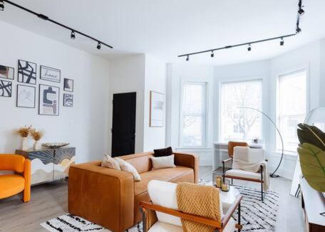 Woodlawn Apartment | The Brown House - A luxurious UChicago Campus stay