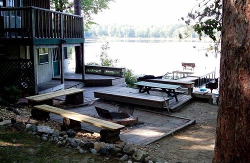 Barryton Cabin | The Card's Nest Rental Cabin on Lake in Wooded Area