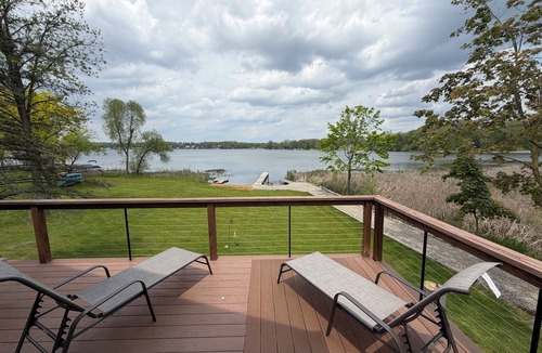 Grass Lake House | The Cheerful Lake House at Crane Cove