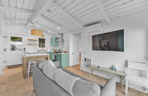 Lake Township House | The Cozy Crystal Cottage - Dogs OK