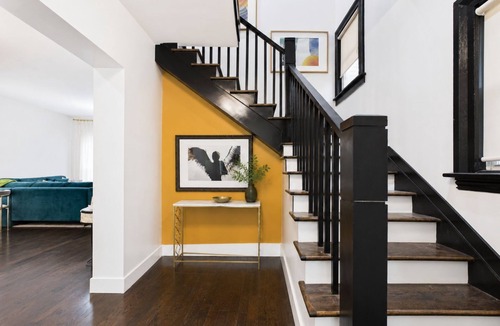 Woodlawn House | The Dorchester Steps to the Obama Center & Beach