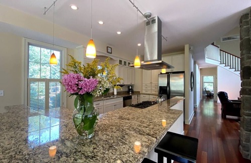 Grand Beach House | The Fairway House-Heated Pool, Pool House Suite, Walk to Beach, Golf, Playground