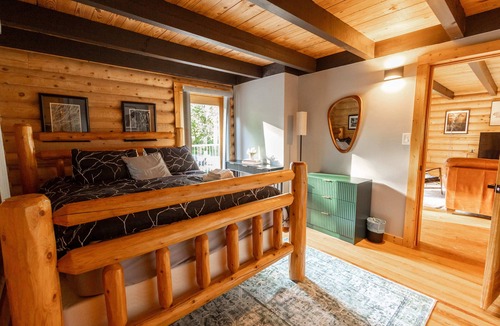 Sullivan Cabin | The Firefly Lodge on Lake Shelbyville - Fully Updated Cabin with Lake Access