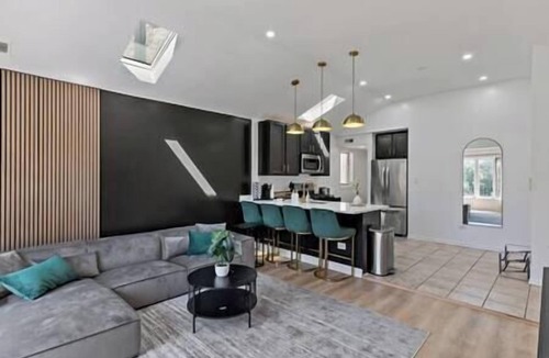 Tri-Taylor Apartment | The Haven near Downtown, Medical District and United Center