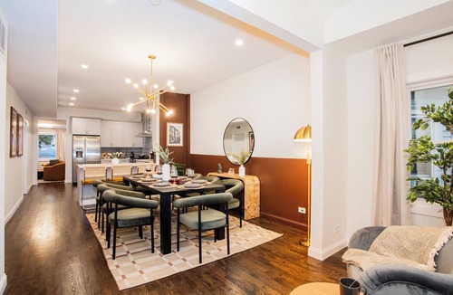 Albany Park House | The Jackpot - Hot Tub, Cinema, Game Room, Fire Pit, Bar, Garage - Sleeps 14
