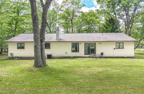 Gladstone House | The Lake Bluff House
