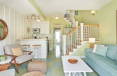 Holland Ski Chalet | The Marblehead: 3BR Boutique Suite Sleeps 10 | Pool, Hot Tub, Free Golf, Near Lake Michigan