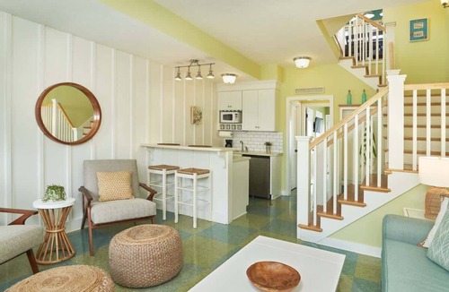 Holland Ski Chalet | The Marblehead: 3BR Boutique Suite Sleeps 10 | Pool, Hot Tub, Free Golf, Near Lake Michigan