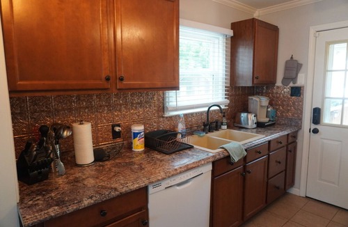 South Bend House | The McKinley House-Walk to ND, Pool, Hot Tub Apple TV & Music