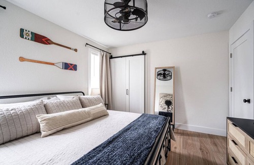 Delafield Apartment | The Nagawicka Loft- Dog Friendly, Prime Location, Pontoon Rental