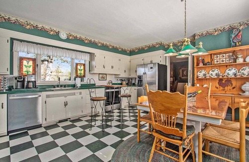 Allegan House | The Old Snow Farm: Lake Allegan Waterfront, Classic Farmhouse, Fire Pit, Patio