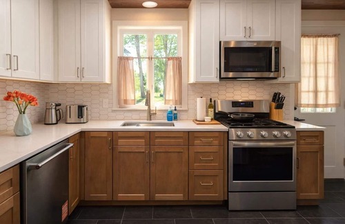 West Chicago House | The Orchard House/King Bed/Privacy/Walking Trail