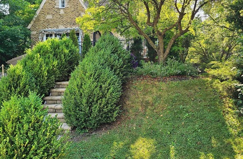 Highwood Cottage | .The Pleasant Hill Cottage. North Shore Beaches Ravinia Weddings Families Dining