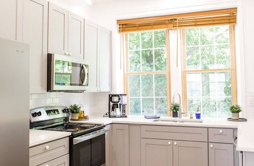 Mount Auburn House | The Speakeasy-Walk to OTR, Basement Bar, Cozy Stay