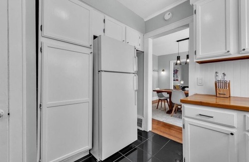 Bryant Pattengill East House | The Vellonia - Ann Arbor Cottage. Cozy 2-bedroom 3 beds at unique place