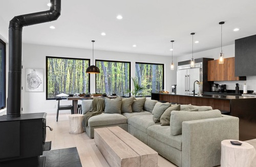 Union Pier House | The Whispering Hollow – Private Pool, Hot Tub & Forest Escape Near Beach
