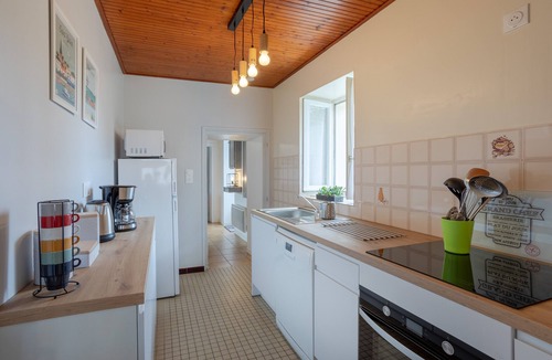 Challans House | Three-Star Holiday Home: Peaceful House with Private Terrace, Garden & Wi-Fi
