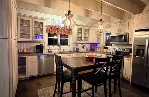 Mentone Cottage | Time to Book for FALL! Near DeSoto Park! Sleeps 12!
