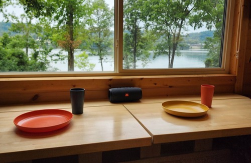 Bentonville Cabin | Tiny house on Ohio River cozy, relaxing, peaceful, fishing, kayaking, w/hot tub
