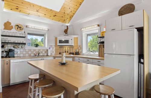 Boyne Falls House | Toasted Marshmallow - Perfect for Golfers, Snowmobilers & Outdoor Enthusiasts